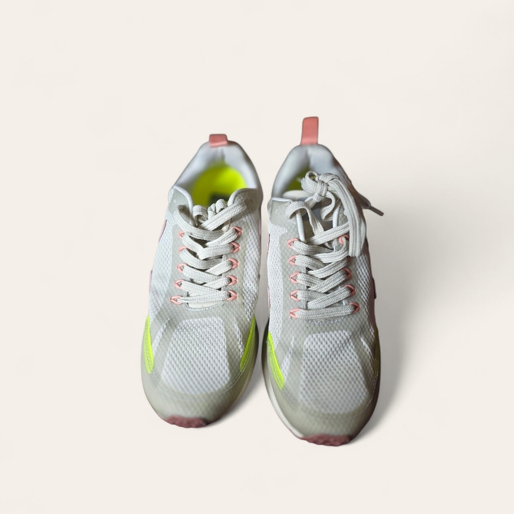 VEJA, Running Collection - Picture 3 of 3